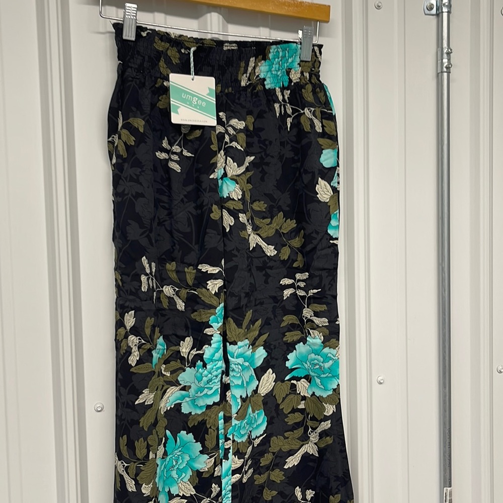 Umgee Palazzo Pants black Floral New flare leg boho new